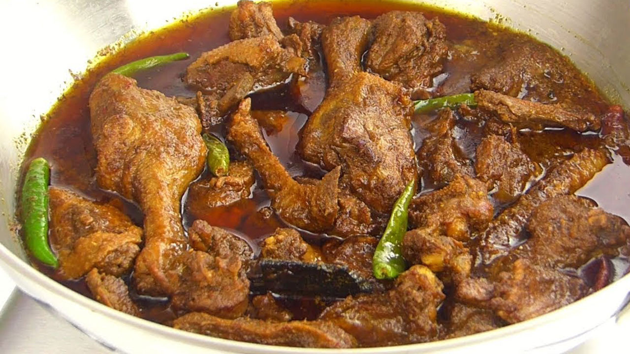 হাঁসের মাংসের ঝাল কোরমা 