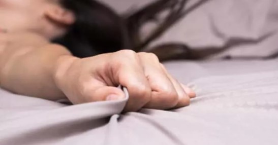 মেয়েদের স্তনে আদর করার নিয়ম
